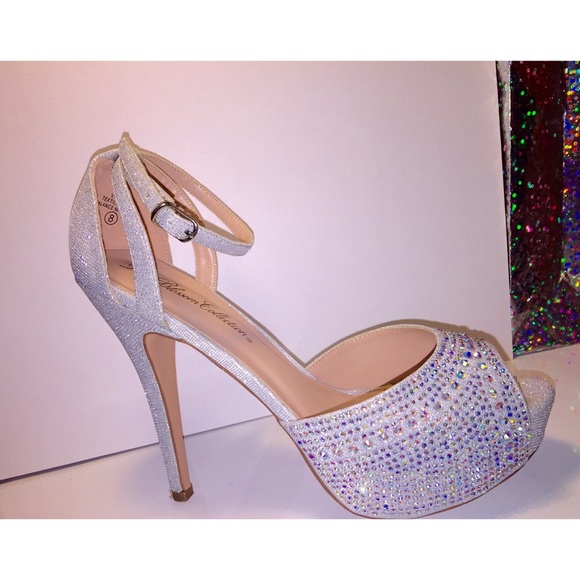 Gorgeous silver heels!