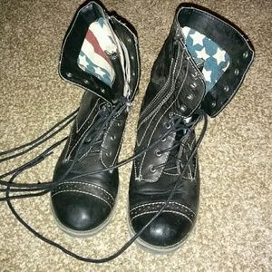 61/2 black combat boots