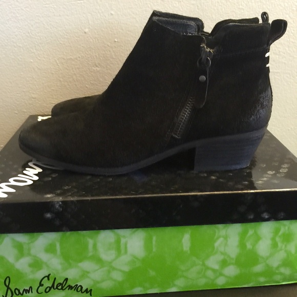 6 1/2 Black suede booties