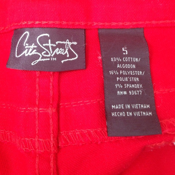 Red knee short - Picture 3 of 3