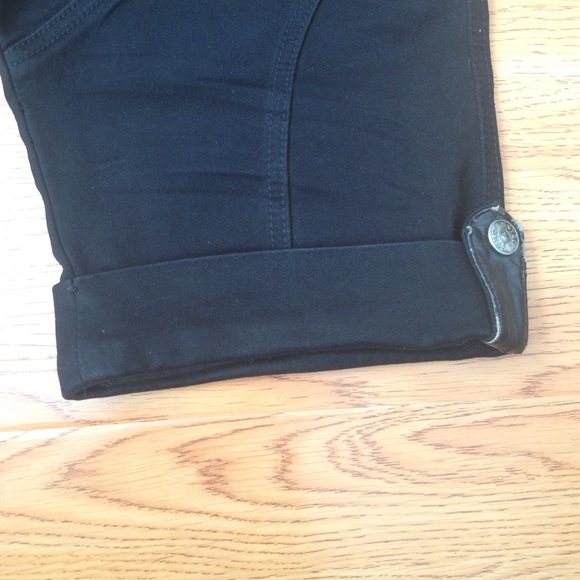 Black knee short - Picture 2 of 4