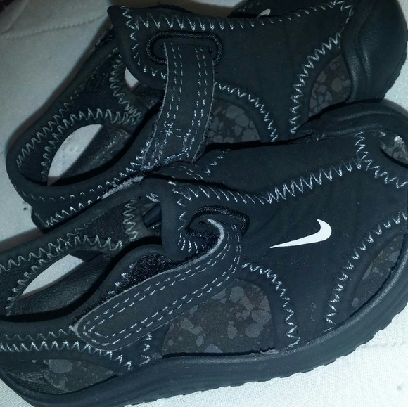 Infant Nike sandals