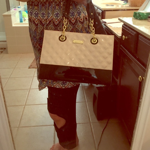 GORGEOUS NWOT Anne Klein patent leather bag!