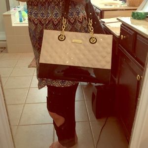 GORGEOUS NWOT Anne Klein patent leather bag!