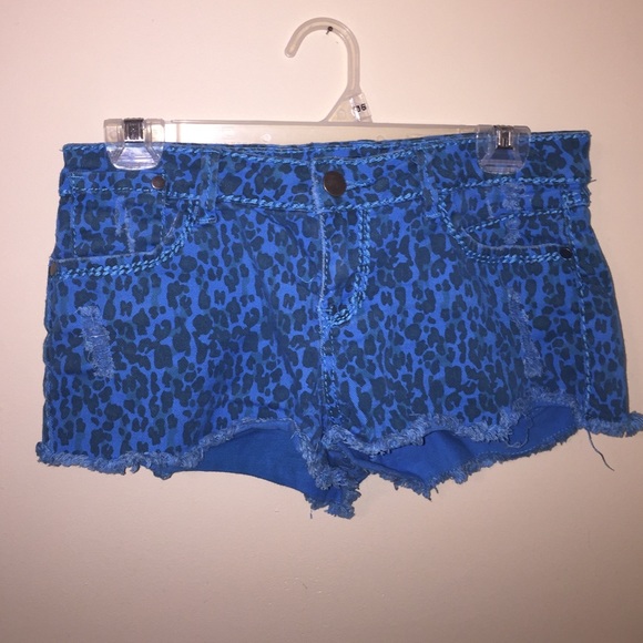 Blue leopard print low-waist short shorts
