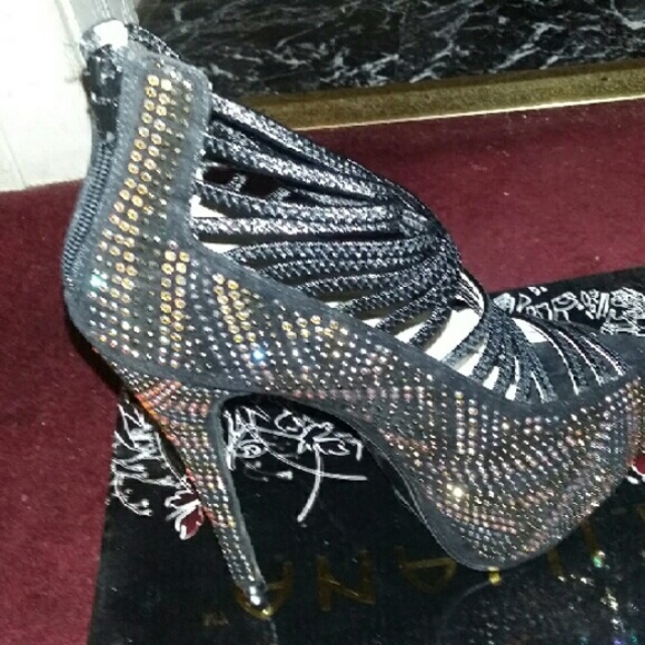 Diamond studed shoes - Picture 1 of 2