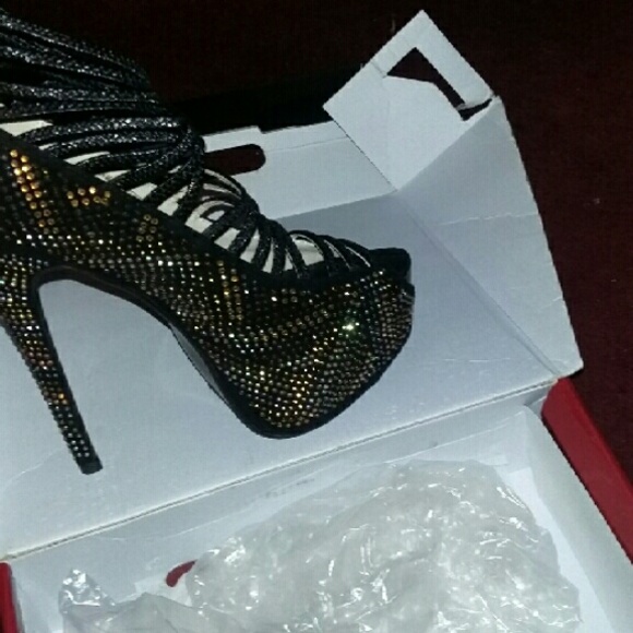 Diamond studed shoes - Picture 2 of 2