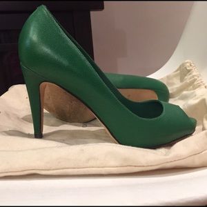 Cole Haan green peep-toe pumps