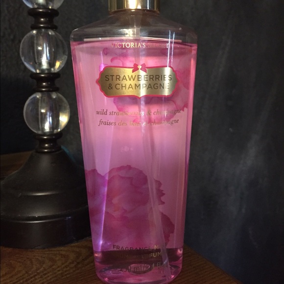 VS Strawberries& Champagne perfume