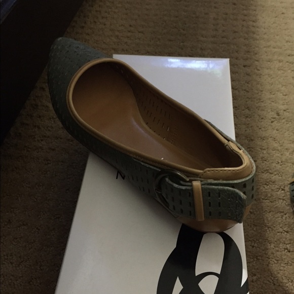 Flats with buckle detailing - Picture 2 of 3