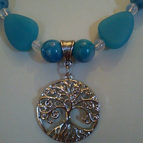 Peel and iridescent necklace and matching earrings - Picture 3 of 4