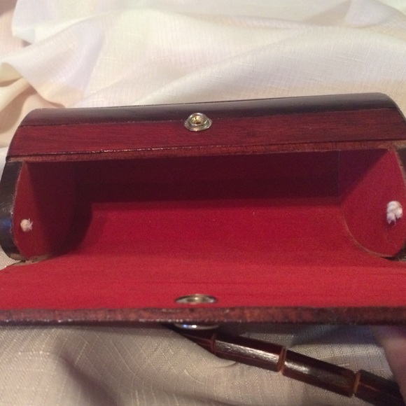 No name teardrop shaped wooden purse - Picture 2 of 4