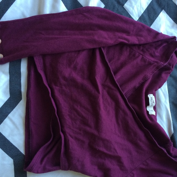 HOLLISTER CROP TOP - Picture 2 of 2