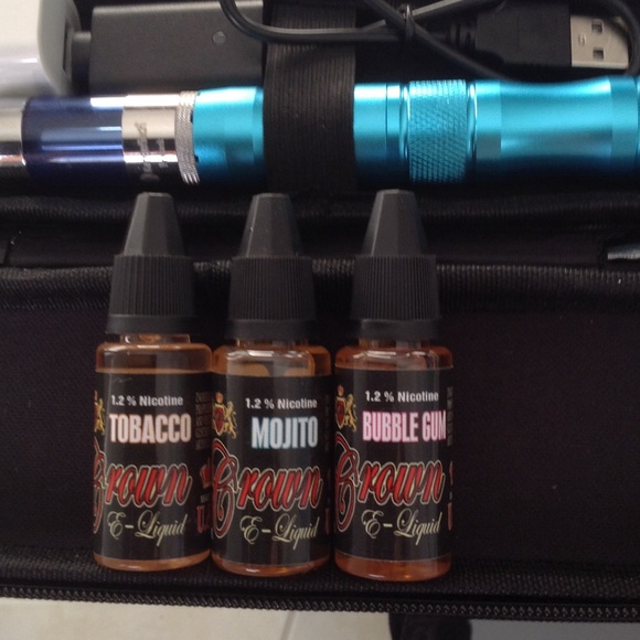 V pen kit comes with 3 juices - Picture 2 of 4