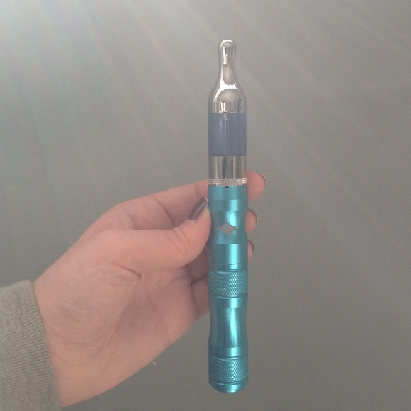 V pen kit comes with 3 juices - Picture 4 of 4