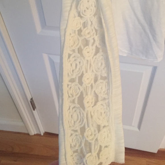 New White crochet detail top - Picture 3 of 3
