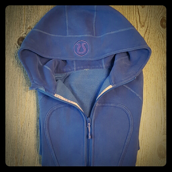 Lululemon sweatshirt