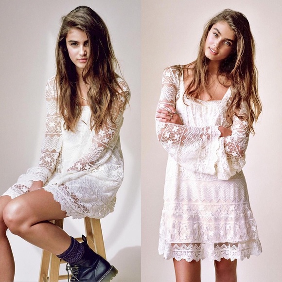 Urban Outfitters Dresses & Skirts - Kimchi Blue Buttercup Lace Bell-Sleeve Dress