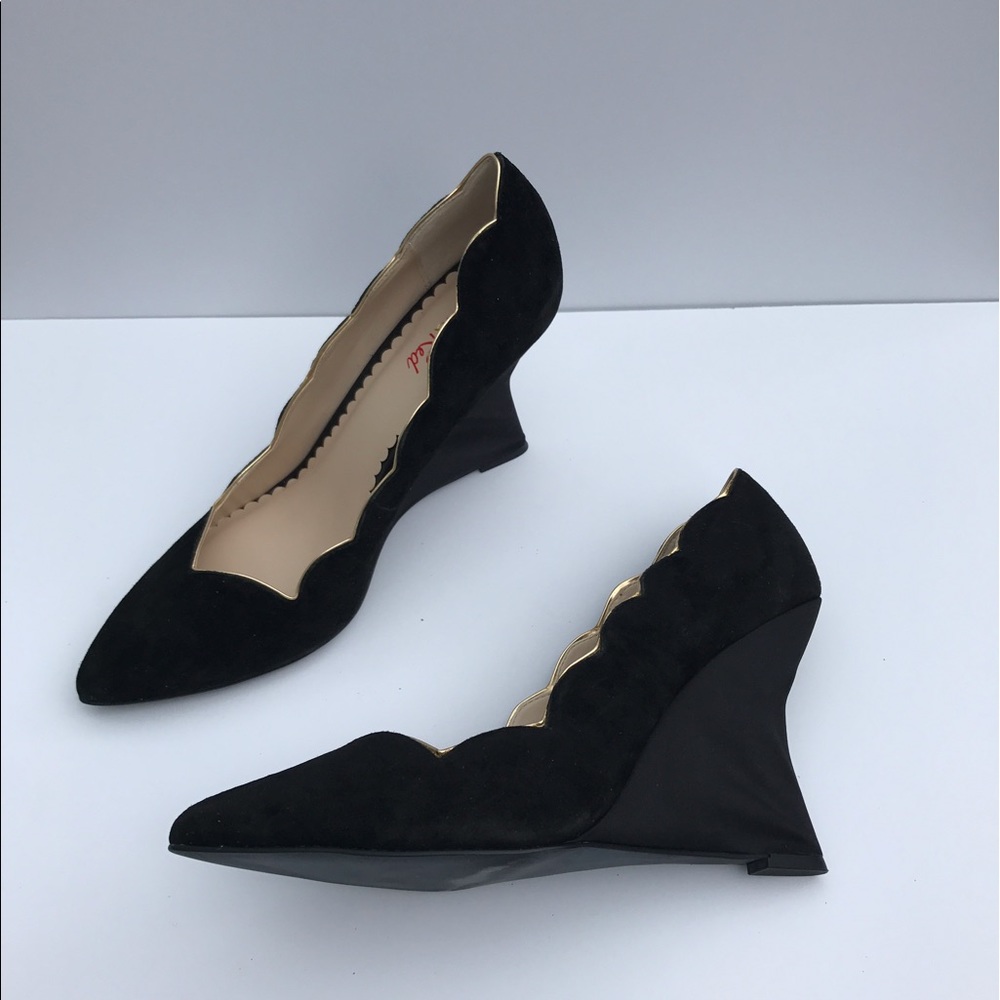 NWOT Black & Gold Platform Heels - Picture 2 of 6