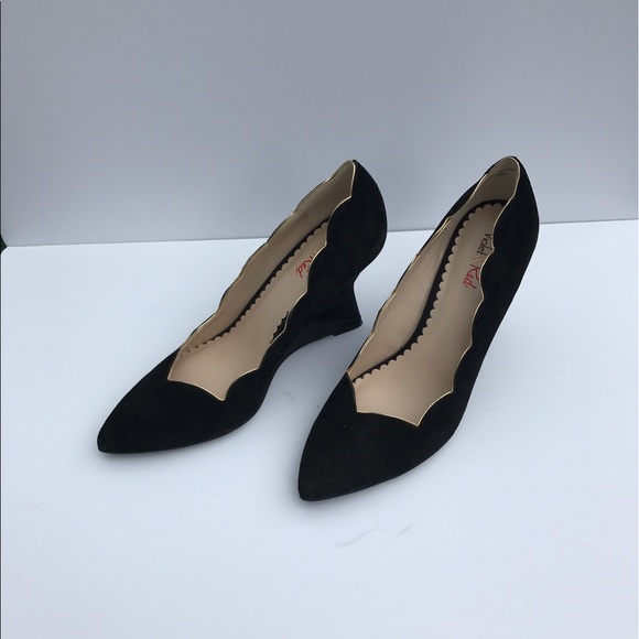 NWOT Black & Gold Platform Heels - Picture 4 of 6