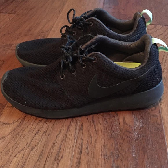 Nike All Black Roshes Womens
