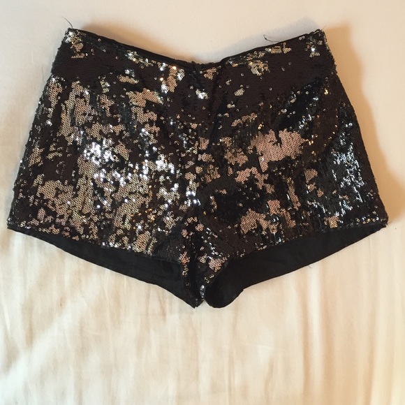 Black sequin shorts - Picture 1 of 1