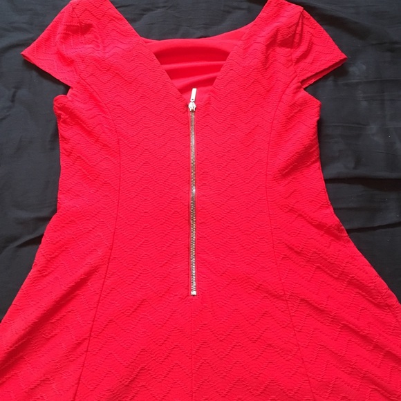 Bisou Bisou Red Knee-Length Dress - Picture 2 of 2