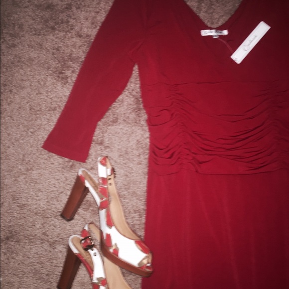 ♥️SOFT RED DRESS, RUSCHING - Picture 2 of 4
