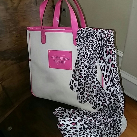 VICTORIA'S SECRET BAG..
