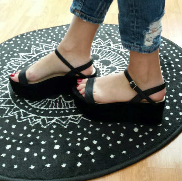Platform sandals