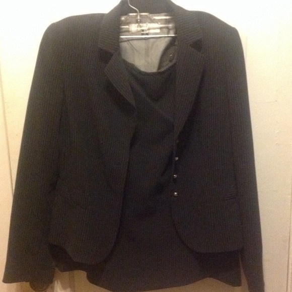 Tahari skirt suit used navy white pinstripe