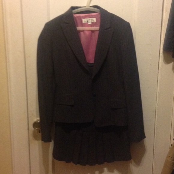 Tahari charcoal gray skirt suit