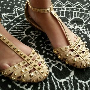 Nude flats