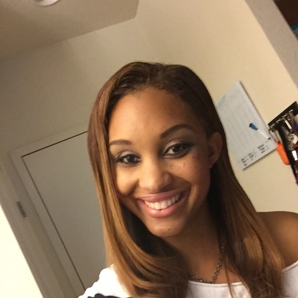 Meet your Posher, Kayla