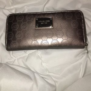 Michael kors wallet
