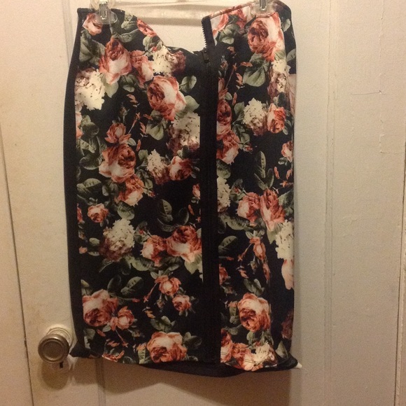 H&m flowered skirt never worn