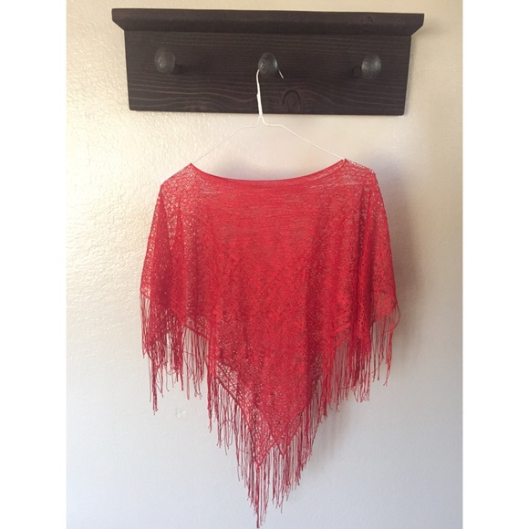 Rad red lace fringe shawl ✨