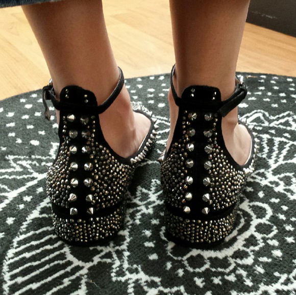 Heeled flats
