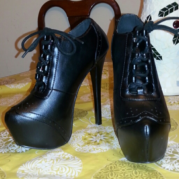 SOLD SOLD re posh ankle booties