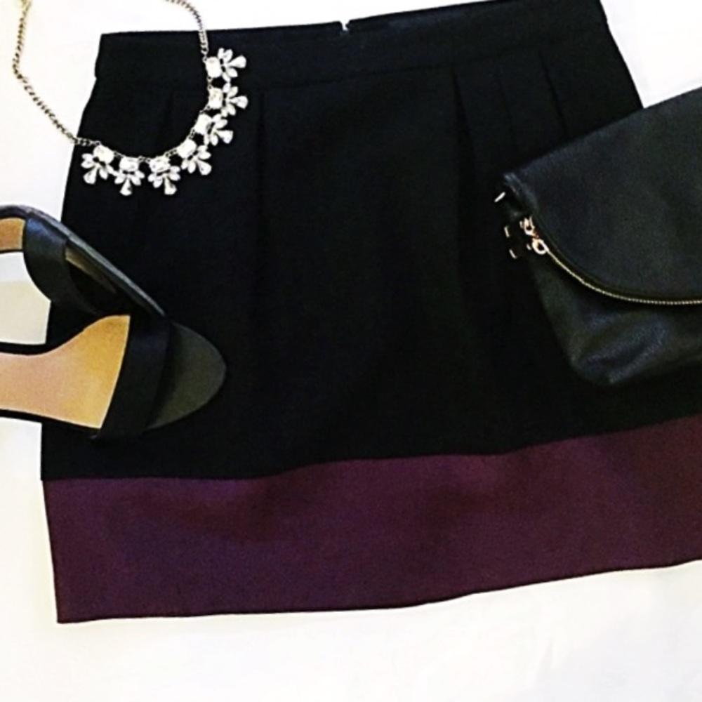 🎀HP🎀 NWOT black and purple/plum colorblock skirt