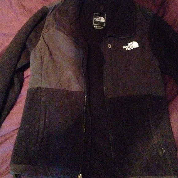 black north face fleece jacket
