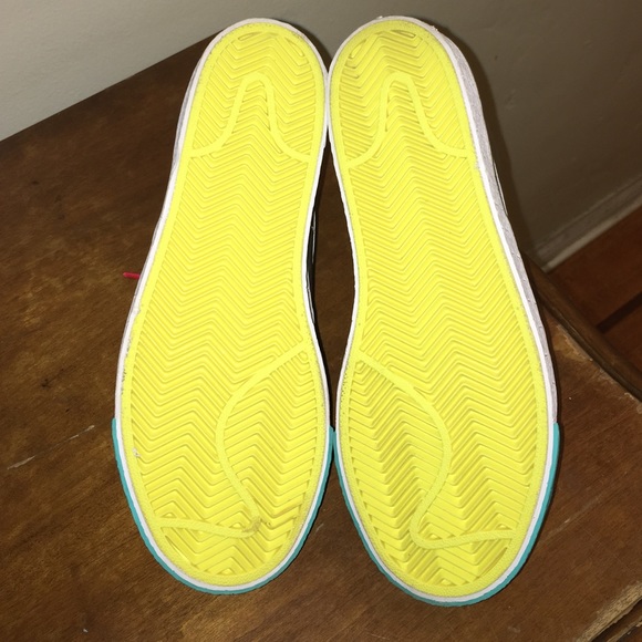 NIKE WMNS BLAZER HIGH ‘FREEZE QUEENS - Picture 2 of 4