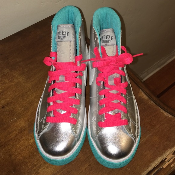 NIKE WMNS BLAZER HIGH ‘FREEZE QUEENS - Picture 3 of 4