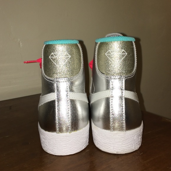 NIKE WMNS BLAZER HIGH ‘FREEZE QUEENS - Picture 4 of 4