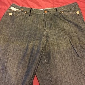 Brand new never worn Capri jeans