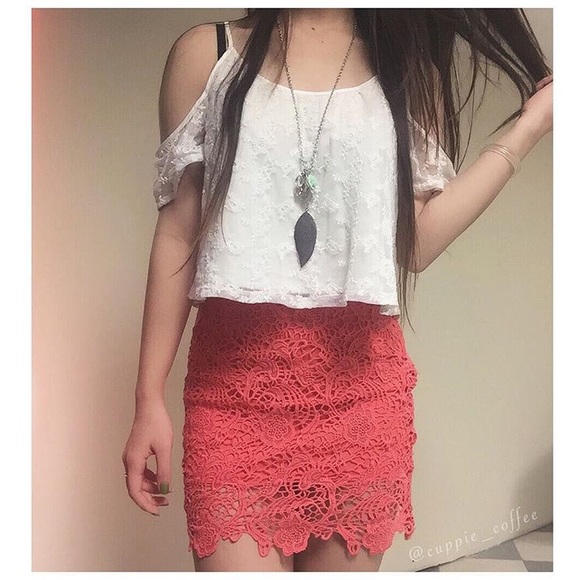 Cute Forever21 crop top - Picture 2 of 4