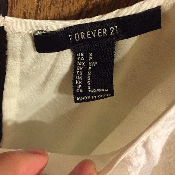 Cute Forever21 crop top - Picture 4 of 4