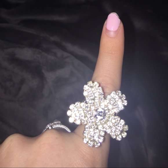 Diamond flower ring - Picture 1 of 1