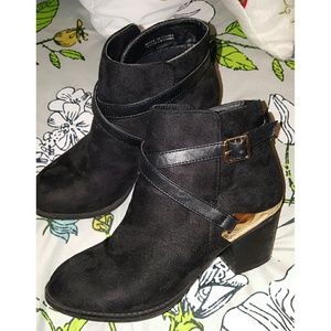 BLACK SUEDE ANKLE BOOTS