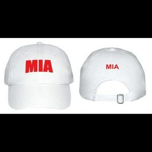 Mia hat